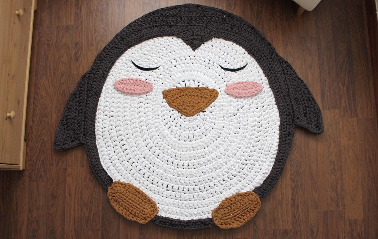 Alfombra pingüino de trapillo XXL